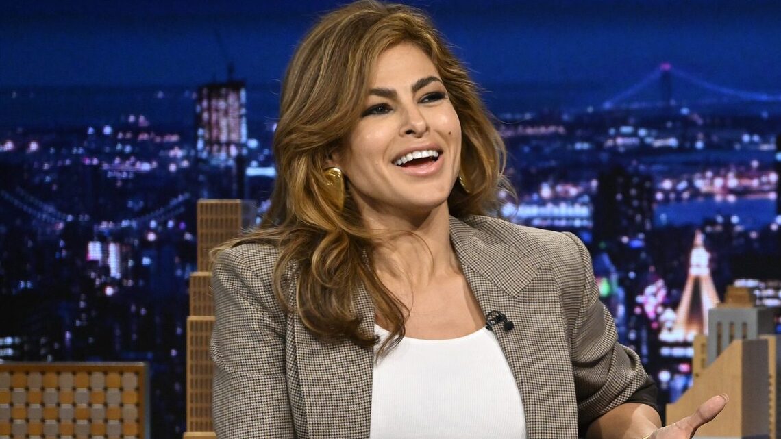 Eva Mendes Wore the Casual $20 Dress Style Rich Moms Wear for Errands 