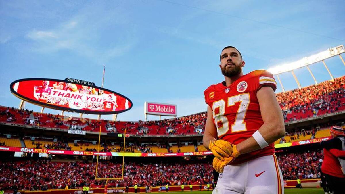  Jan 30, 2022; Kansas City, Missouri, USA; Kansas City Chiefs tight end Travis Kelce (87) reacts after their loss to the Cincinnati Bengals in the AFC Championship Game against the Kansas City Chiefs at GEHA Field at Arrowhead Stadium. The Cincinnati Bengals won 27-24. Mandatory Credit: Jay Biggerstaff-USA TODAY Sports | USA TODAY Sports 