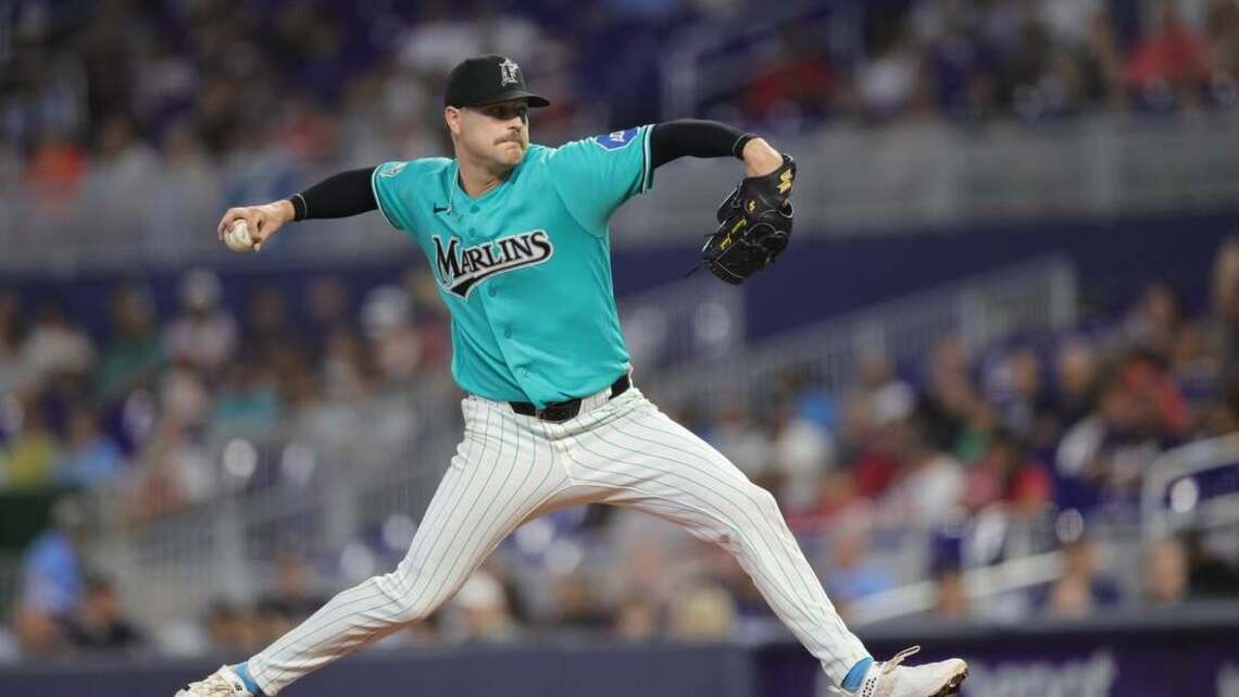 Marlins fend off Braves in season finale 