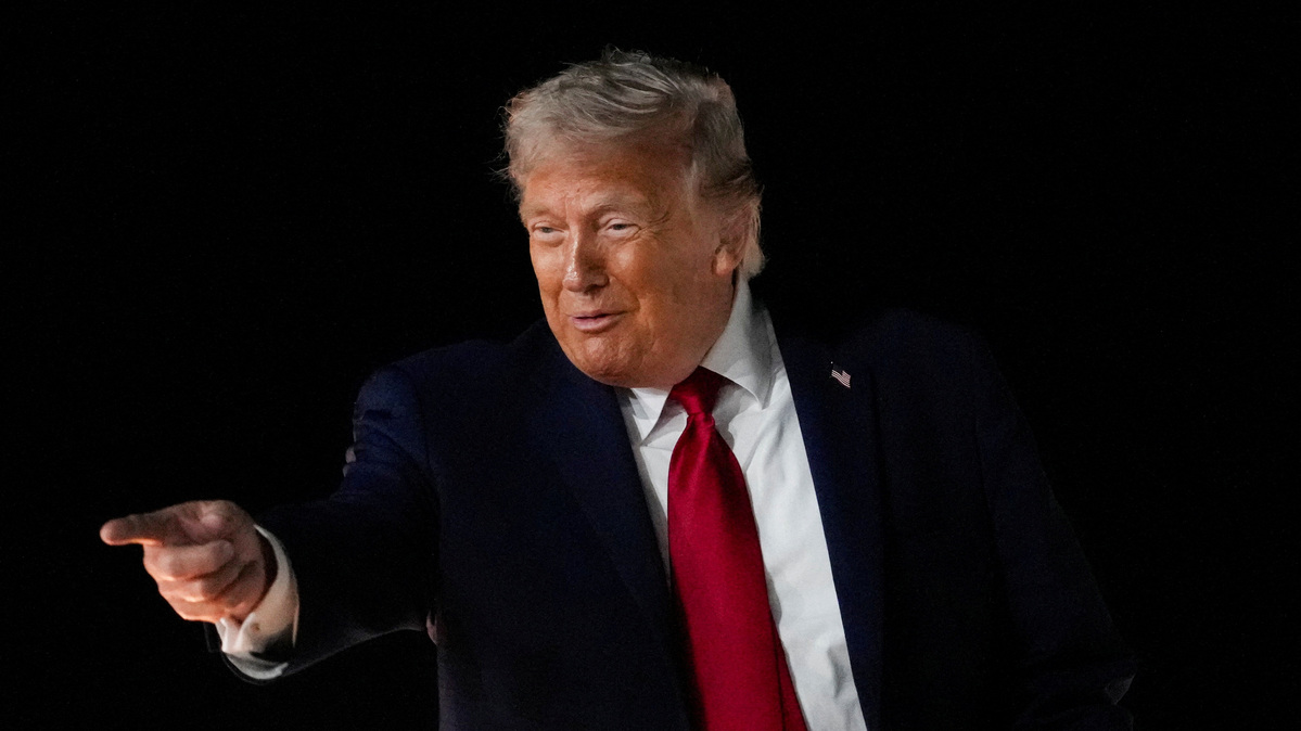 FILE PHOTO: U.S. President Donald Trump at the John F. Kennedy International Airport in New York, U.S., June 8, 2026. REUTERS/Nathan Howard/File Photo