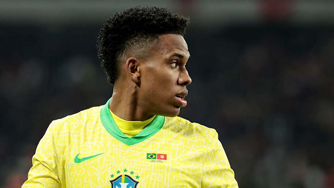  Estêvão has sustained a worrying hamstring injury. | Jean Catuffe/Getty Images 