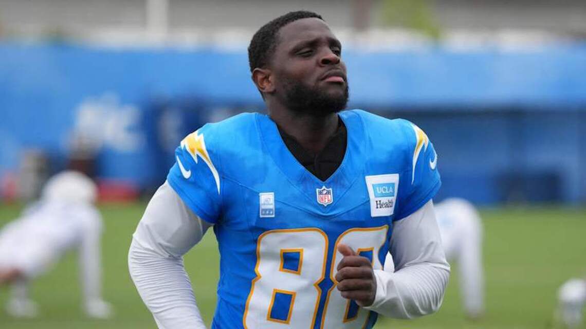 Dolphins sign former first-round pick Jalen Reagor for wide receiver depth