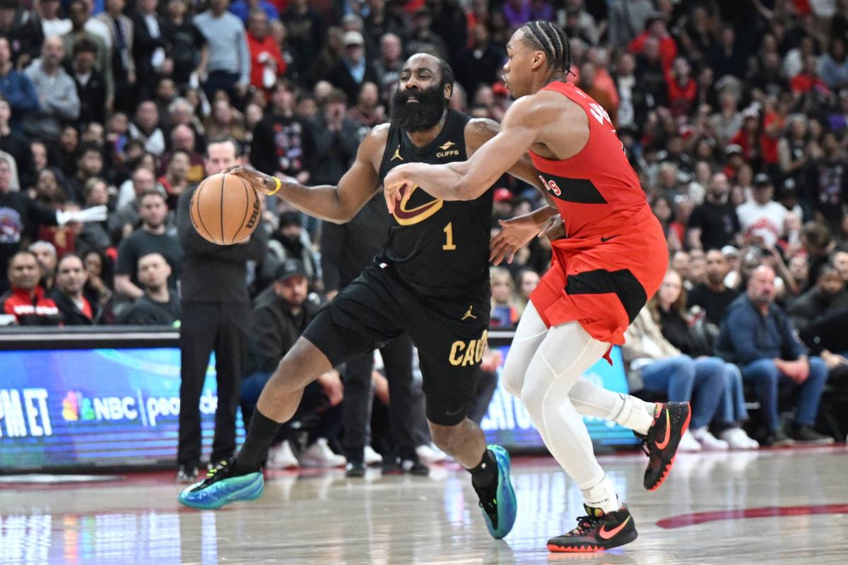  Cleveland Cavaliers guard James Harden tries to get past Toronto Raptors forward Scottie Barnes Dan Hamilton-Imagn Images