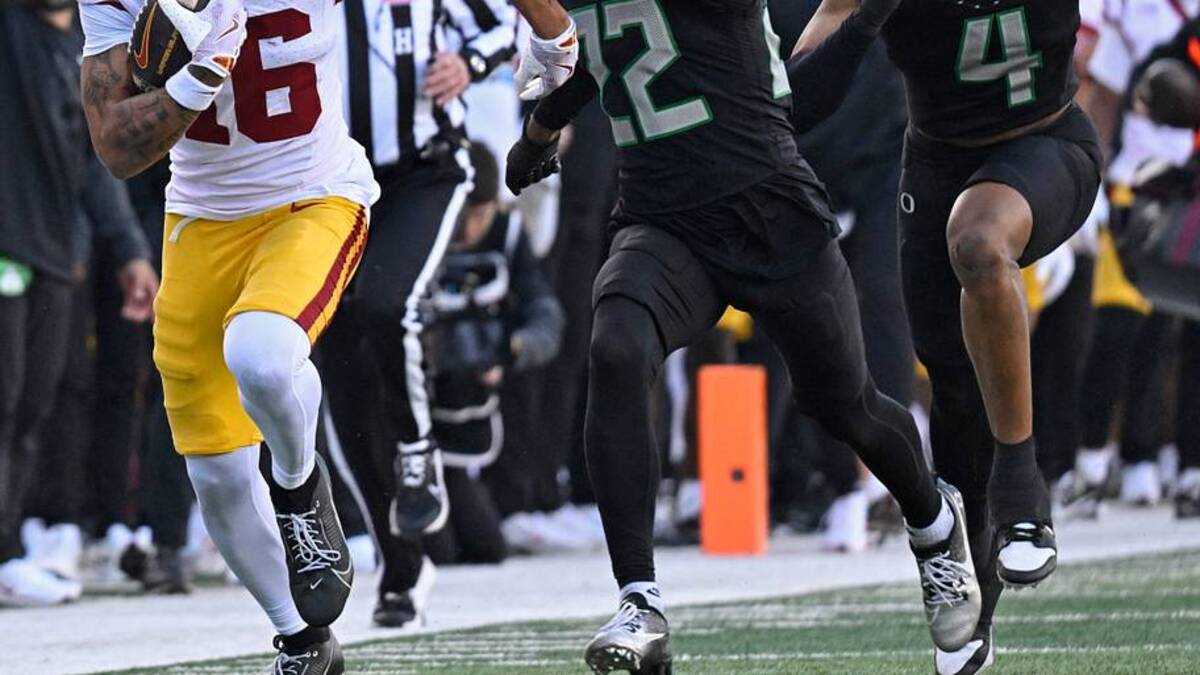 Southern California Trojans wide receiver Tanook Hines (16) runs with the ball during the first half against the Oregon Ducks at Autzen Stadium. Mandatory Credit: Troy Wayrynen-Imagn Images | Troy Wayrynen-Imagn Images 