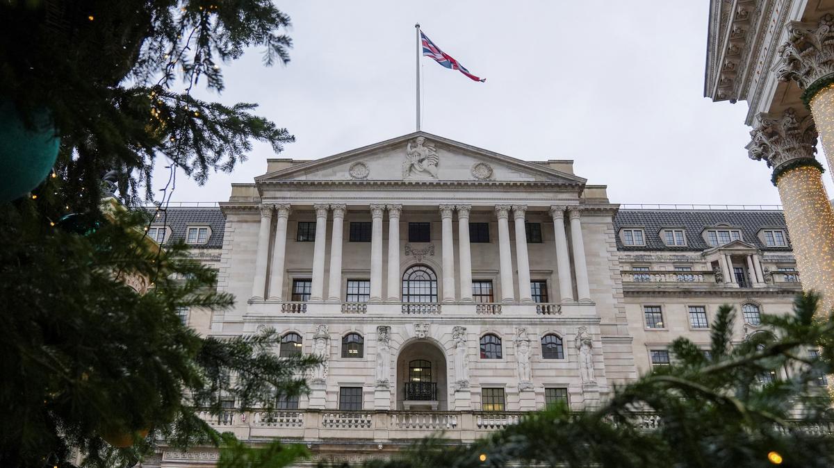 The Bank of England building in London, Britain, December 1, 2025. REUTERS/Maja Smiejkowska