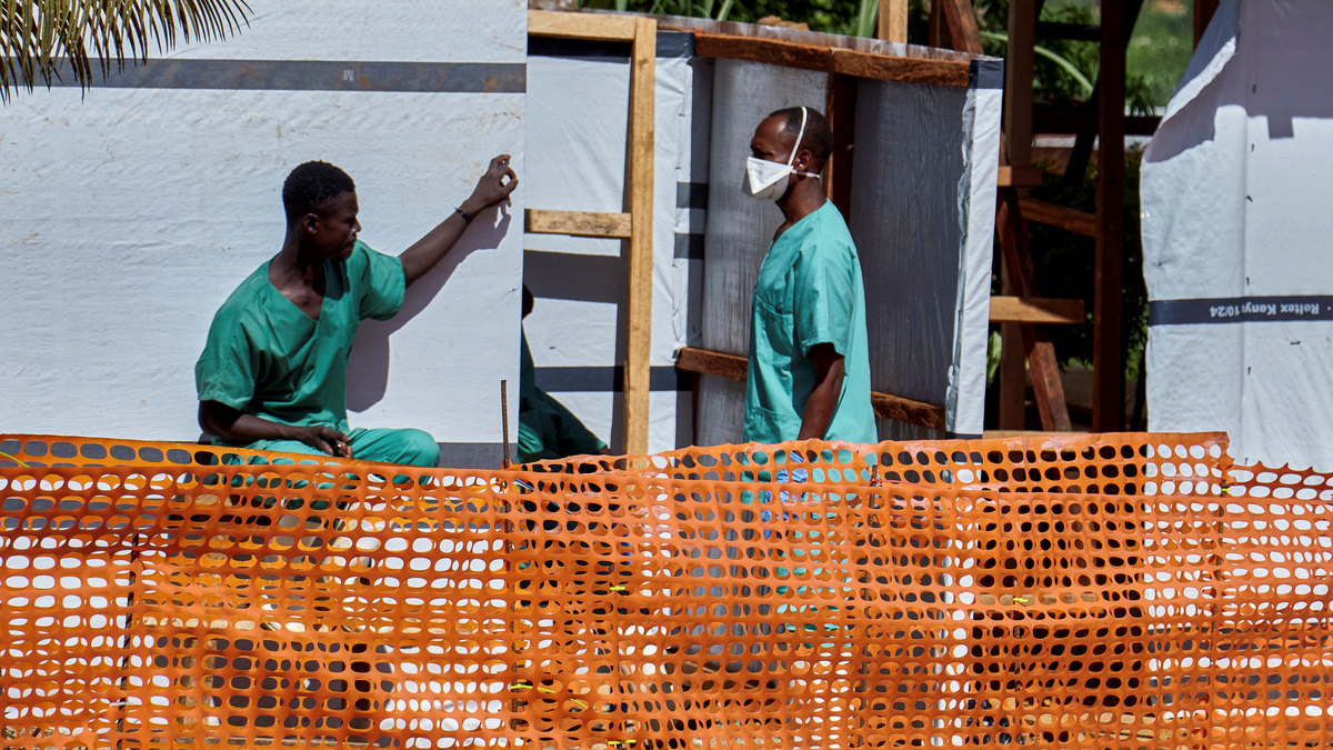Workers set up structures inside the perimeter barrier erected around a restricted Medecins Sans Frontieres (MSF) emergency isolation zone designated for suspected Ebola patients, at the General Referral Hospital, as aid agencies intensify efforts to contain a new Ebola outbreak involving the Bundibugyo strain, in Mongbwalu, Djugu Territory of Ituri province, Democratic Republic of the Congo, June 4, 2026. REUTERS/Gradel Muyisa Mumbere