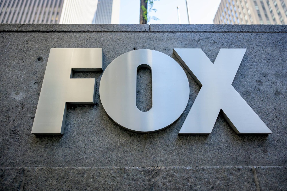  Fox Corp.'s $22 billion Roku purchase is its largest acquisition since the 2019 Disney split. 