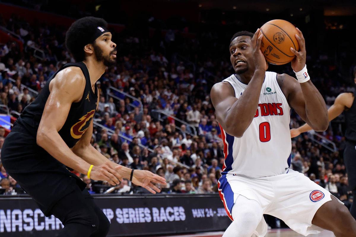  May 7, 2026; Detroit, Michigan, USA; Detroit Pistons center Jalen Duren (0) is defended by Cleveland Cavaliers center Jarrett Allen (31) in the second half during game two of the second round of the 2026 NBA Playoffs at Little Caesars Arena. Mandatory Credit: Rick Osentoski-Imagn Images 