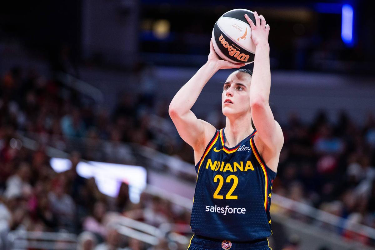  Indiana Fever guard Caitlin Clark (22) shoots the ball in the first half against the Connecticut Sun. Trevor Ruszkowski-Imagn Images