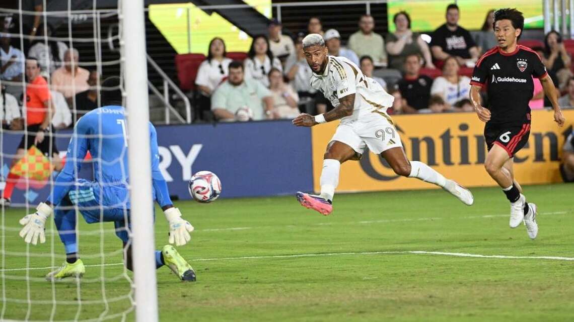 Goalies step up as LAFC, D.C. United play to scoreless draw 