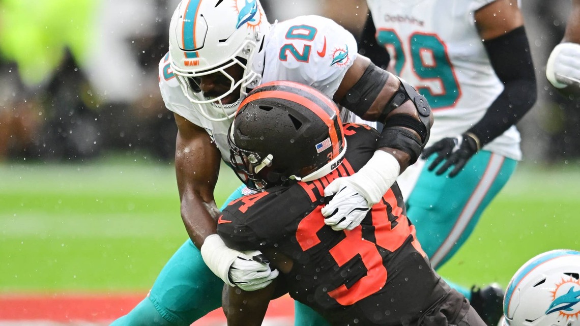 Miami Dolphins face deadline dilemma with Brooks, Sieler in spotlight