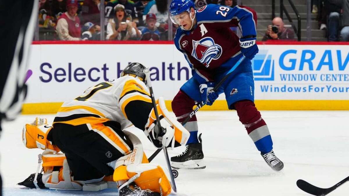 Nathan MacKinnon's 4-point night powers Avalanche past Penguins ...