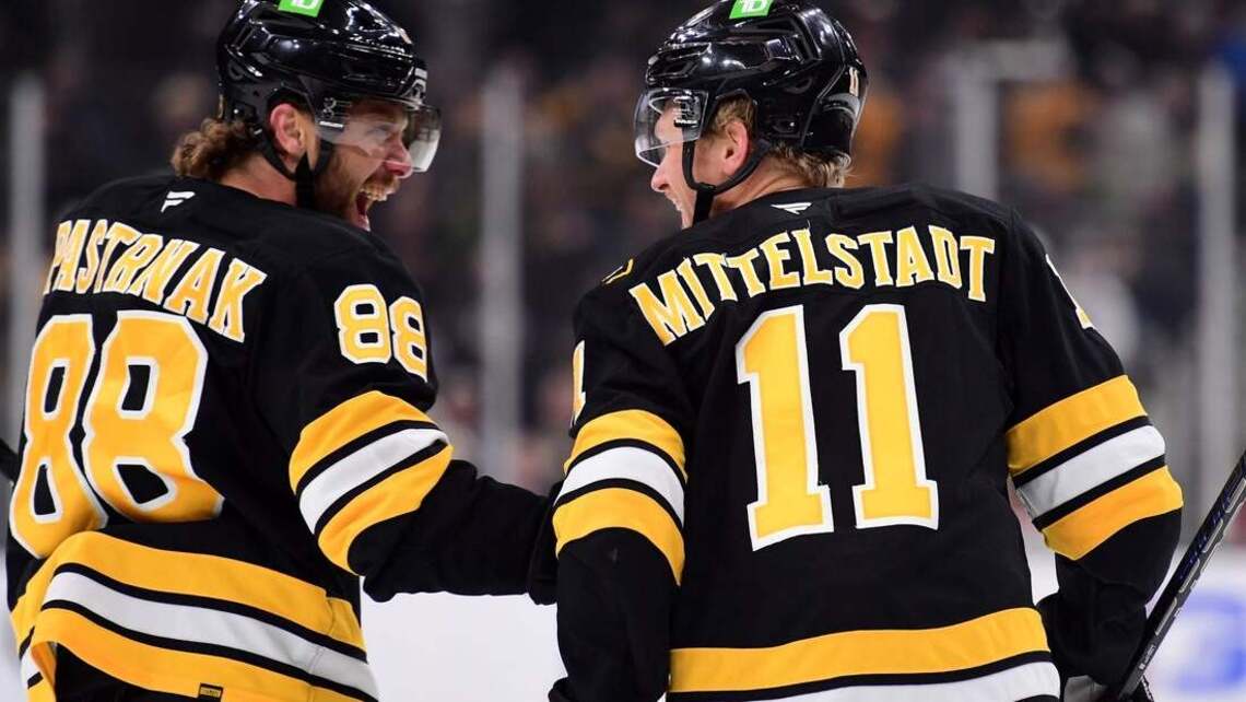 David Pastrnak scores 2 goals, Bruins thrash Predators 