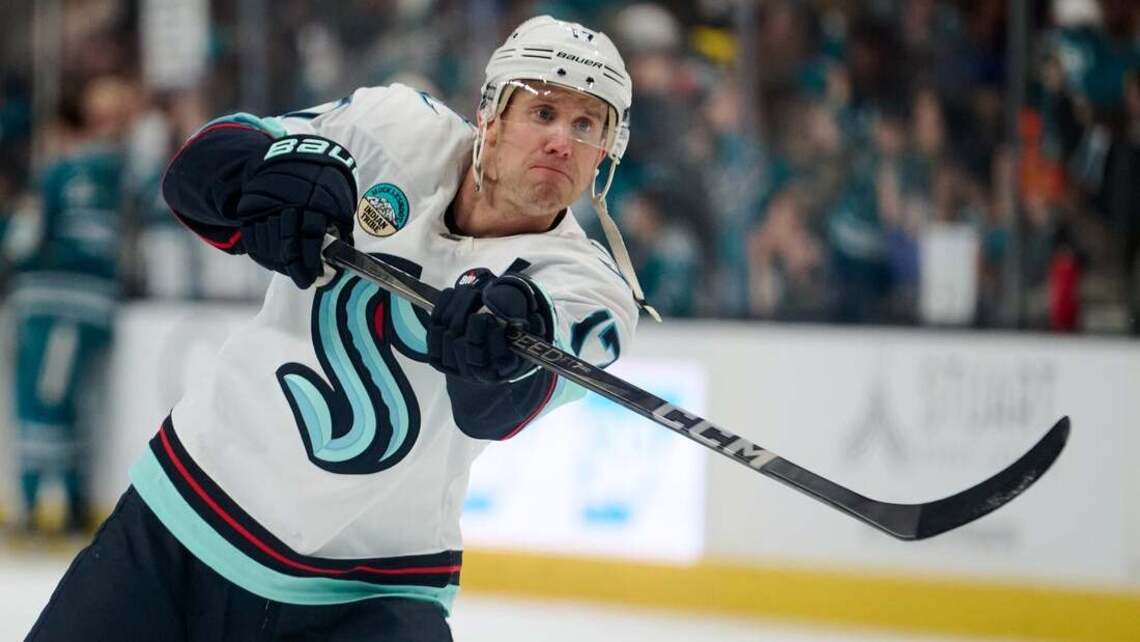 Avalanche sign F Jaden Schwartz to 3-year contract 