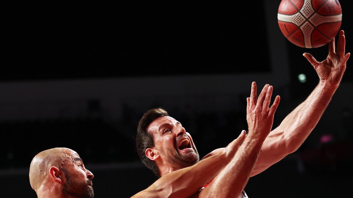 Tokyo 2020 Paralympic Games - Wheelchair Basketball - Men's Preliminary Round Group B - United States v Australia - Musashino Forest Sport Plaza, Tokyo, Japan - August 29, 2021. Joshua Turek of the United States in action. REUTERS/Thomas Peter
