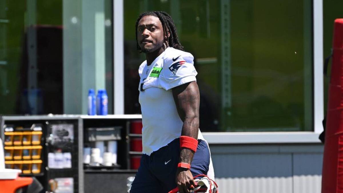  Jun 9, 2026; Foxborough, MA, USA; New England Patriots wide receiver A.J. Brown (1) arrives on the practice field for minicamp at Gillette Stadium. Mandatory Credit: Eric Canha-Imagn Images | Eric Canha-Imagn Images 