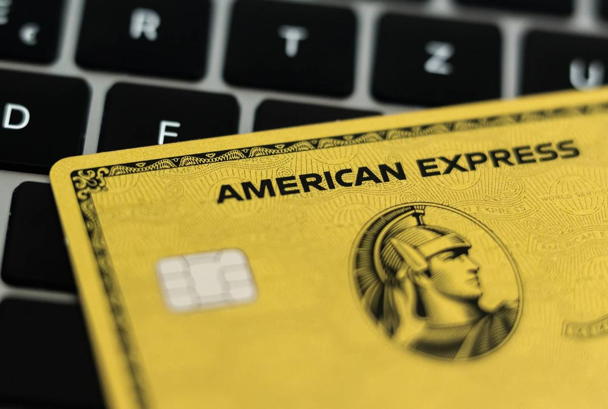  American Express executives were divided over getting into the credit card business. 