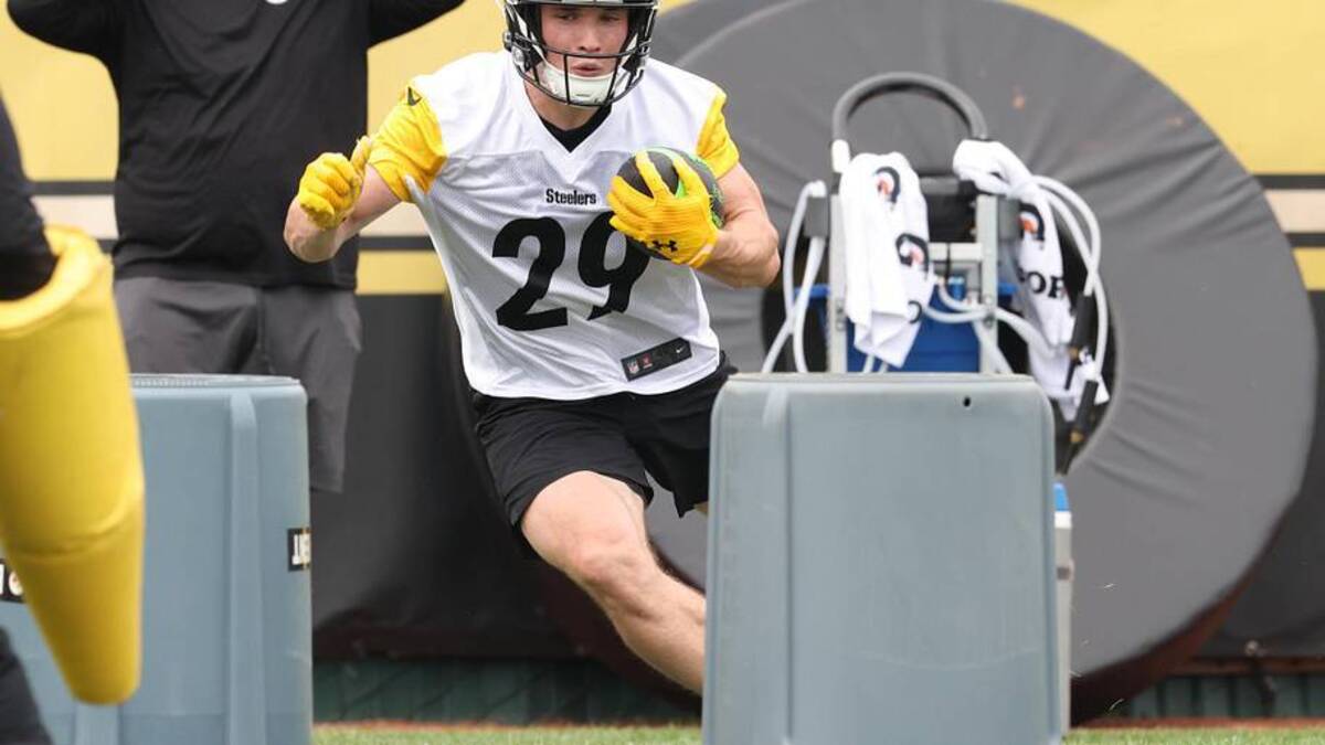  Jun 9, 2026; Pittsburgh, PA, USA; Pittsburgh Steelers running back Eli Heidenreich (29) participates in drills during Minicamp at UPMC Rooney Sports Complex. Mandatory Credit: Charles LeClaire-Imagn Images | Charles LeClaire-Imagn Images 