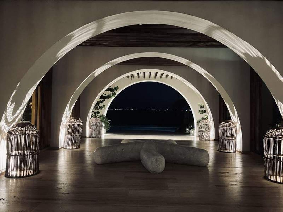  The spacious lobby of the luxury resort showcases one of architect Javier Uma's sculptural seating installations in the form of a starfish. Photo credit: Merle Rosenstein 