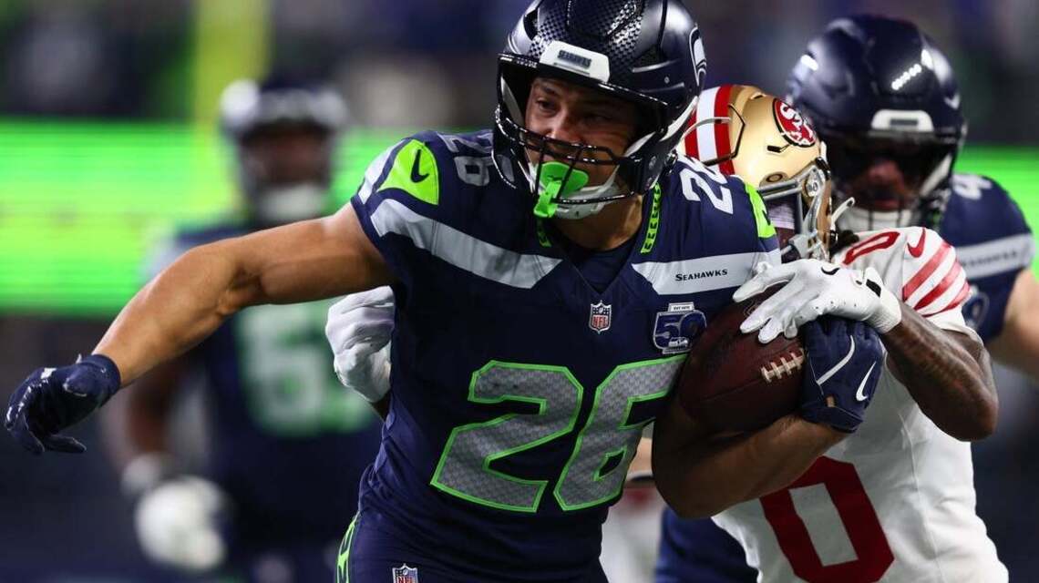Reports: Seahawks to sign RB Joe Mixon 