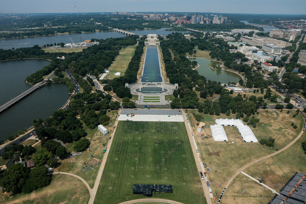 Cleanup continues on the Lincoln Memorial Reflecting Pool, after recent renovations following a directive from U.S. President Donald Trump to paint it blue ahead of the 250th anniversary of U.S. independence, near remnants of markings depicting the numbers 8647 on the National Mall, in Washington, D.C., U.S., June 22, 2026. REUTERS/Kylie Cooper
