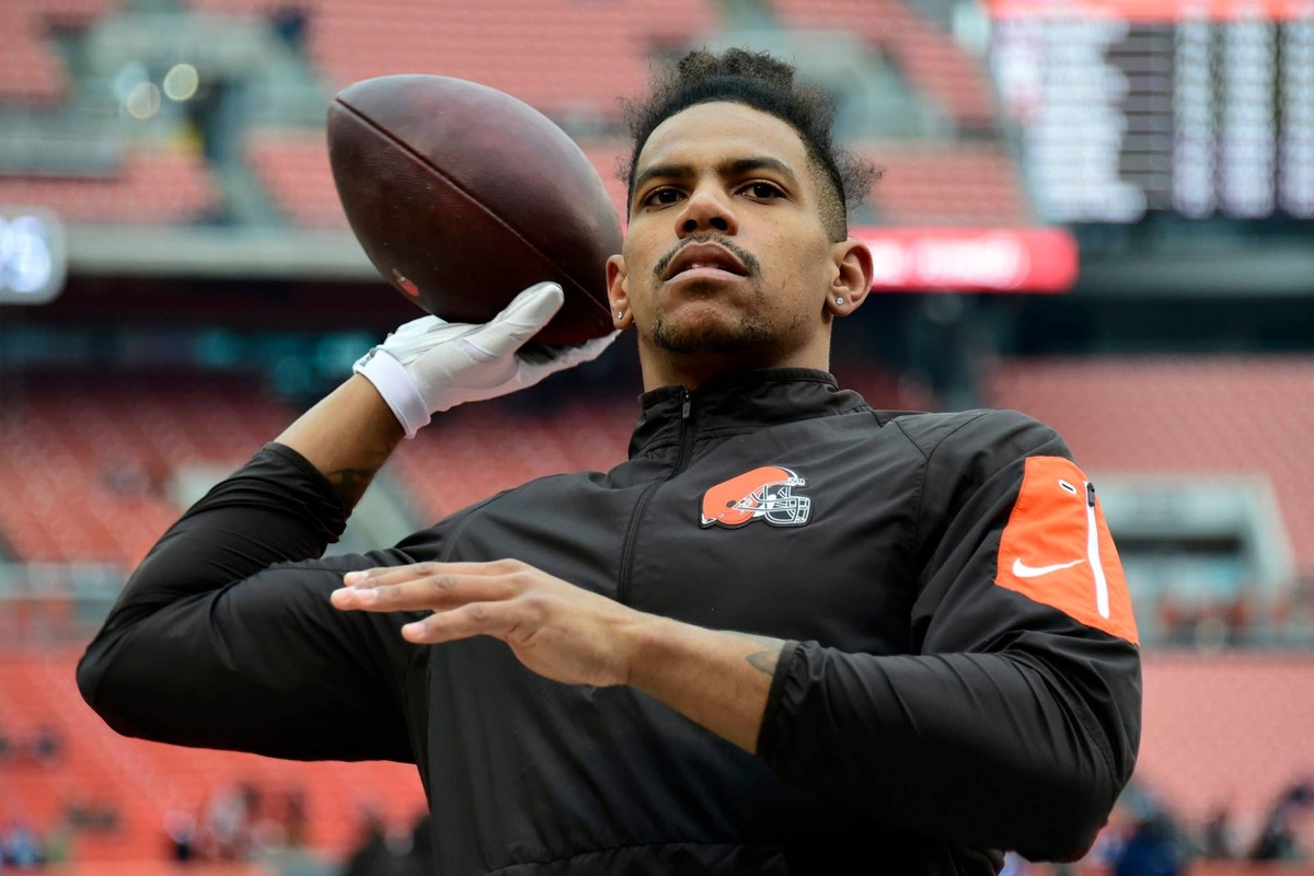  CLEVELAND, OH - DECEMBER 24: Terrelle Pryor #11 of the Cleveland Browns warms up before the game against the San Diego Chargers at FirstEnergy Stadium on December 24, 2016 in Cleveland, Ohio. (Photo by Jason Miller/Getty Images) 