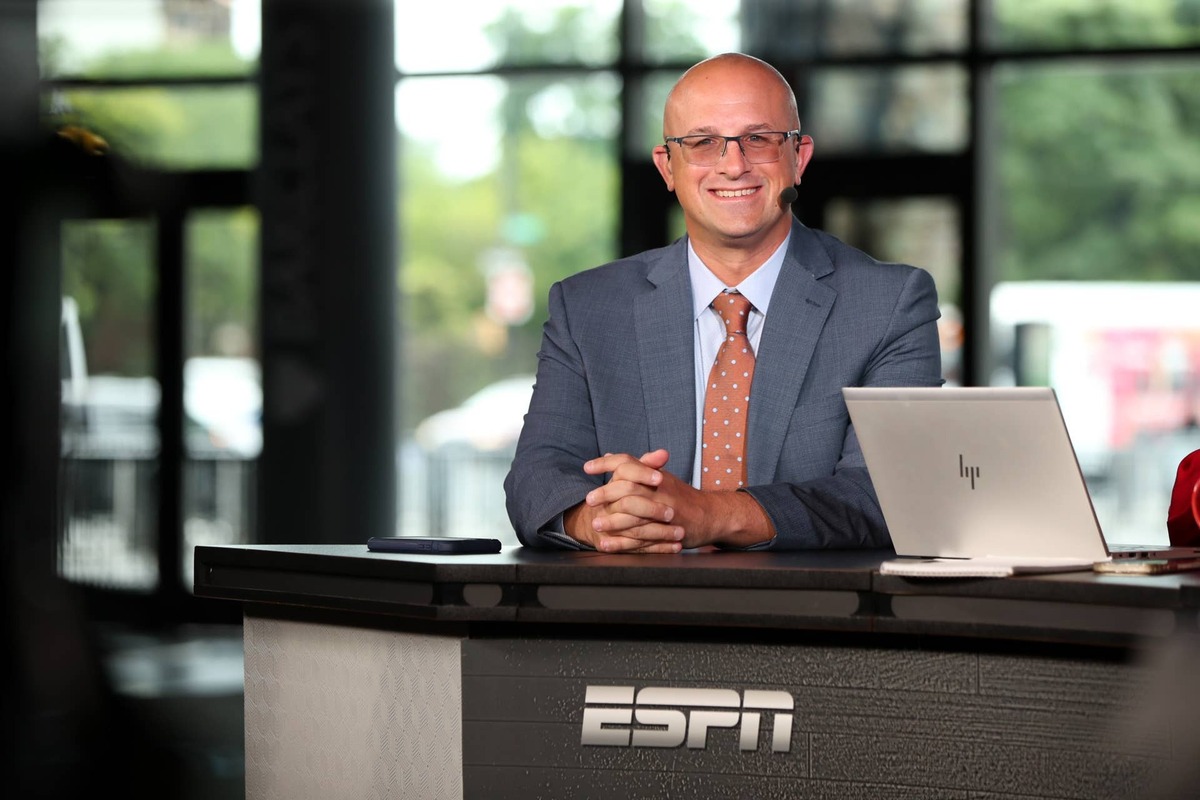  ESPN's Bobby Marks is cautioning teams about offering Austin Reaves a max contract in free agency. 