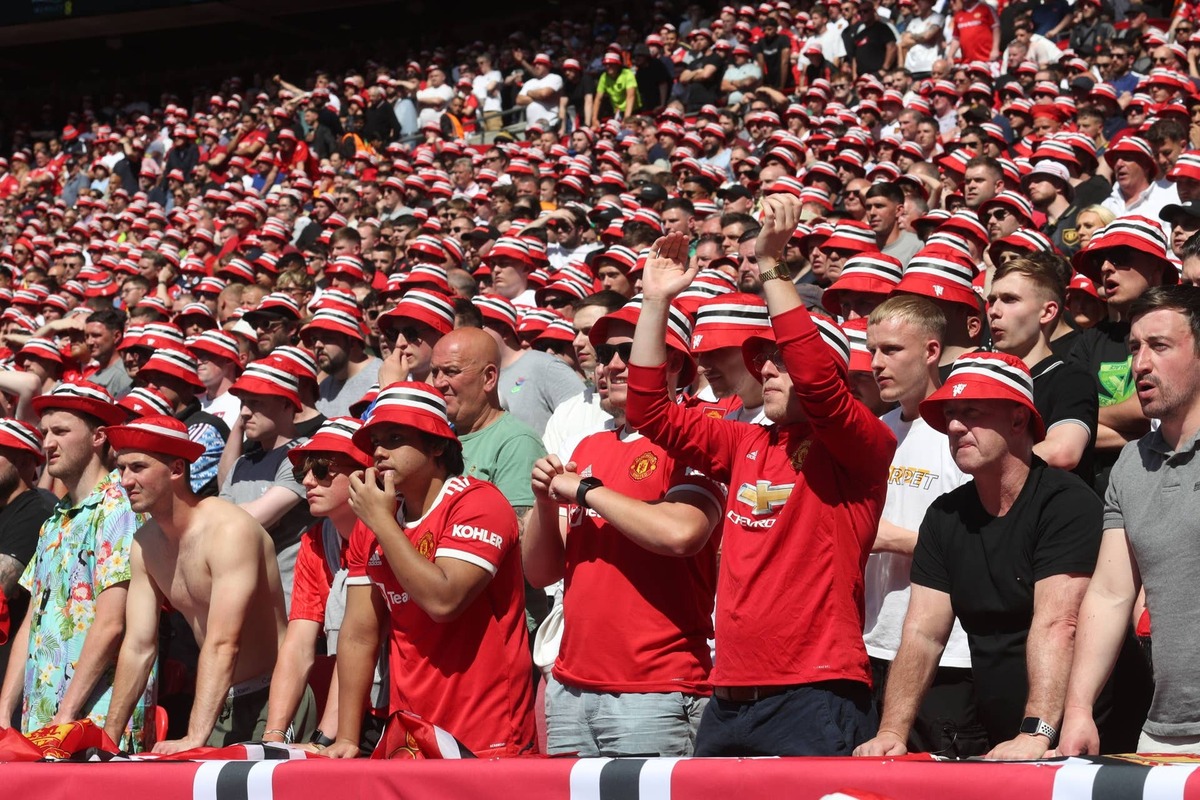  English soccer fans. (Photo by Mark Leech/Offside/Offside via Getty Images) 