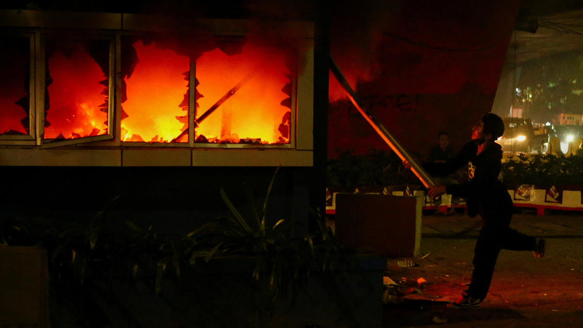 Transport disrupted in Indonesia's capital after unrest following protest 