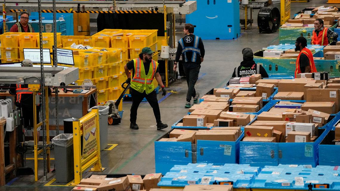 US first-quarter worker productivity, labor costs revised lower 