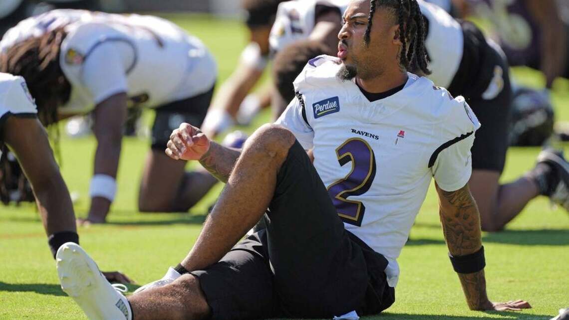 Ravens CB Nate Wiggins injures leg, carted off practice field 