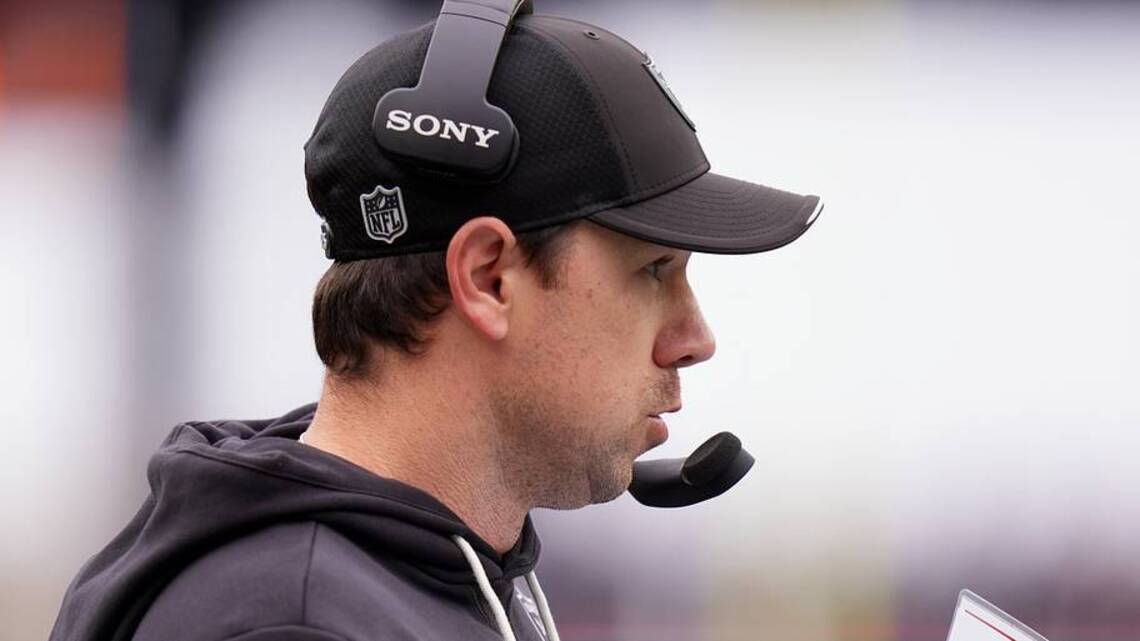 Raider Nation Reacts to Lopsided Road Loss to Patriots