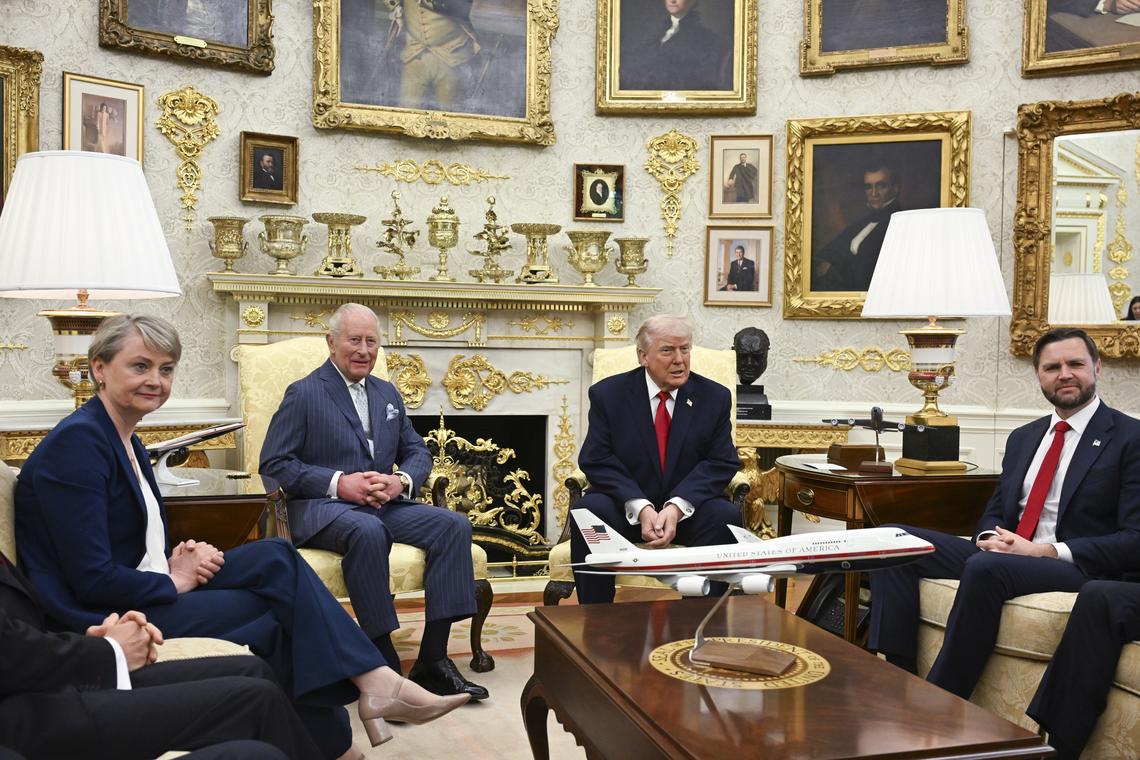 President Donald Trump, center, meets with King Charles III in the Oval Office after an arrival ceremony at the White House in Washington, on Tuesday, April 28, 2026. From left: British Foreign Secretary Yvette Cooper, King Charles III, Trump and Vice President JD Vance. (Kenny Holston/The New York Times)