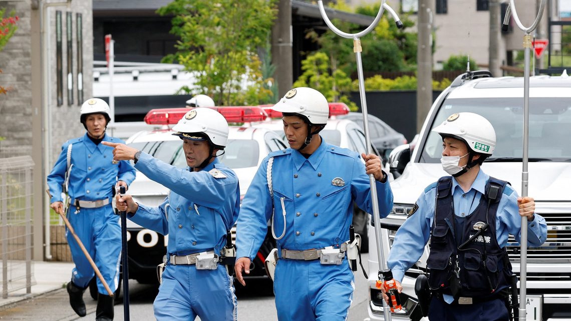 Bear hunt continues as Japanese city shuts schools for second day 