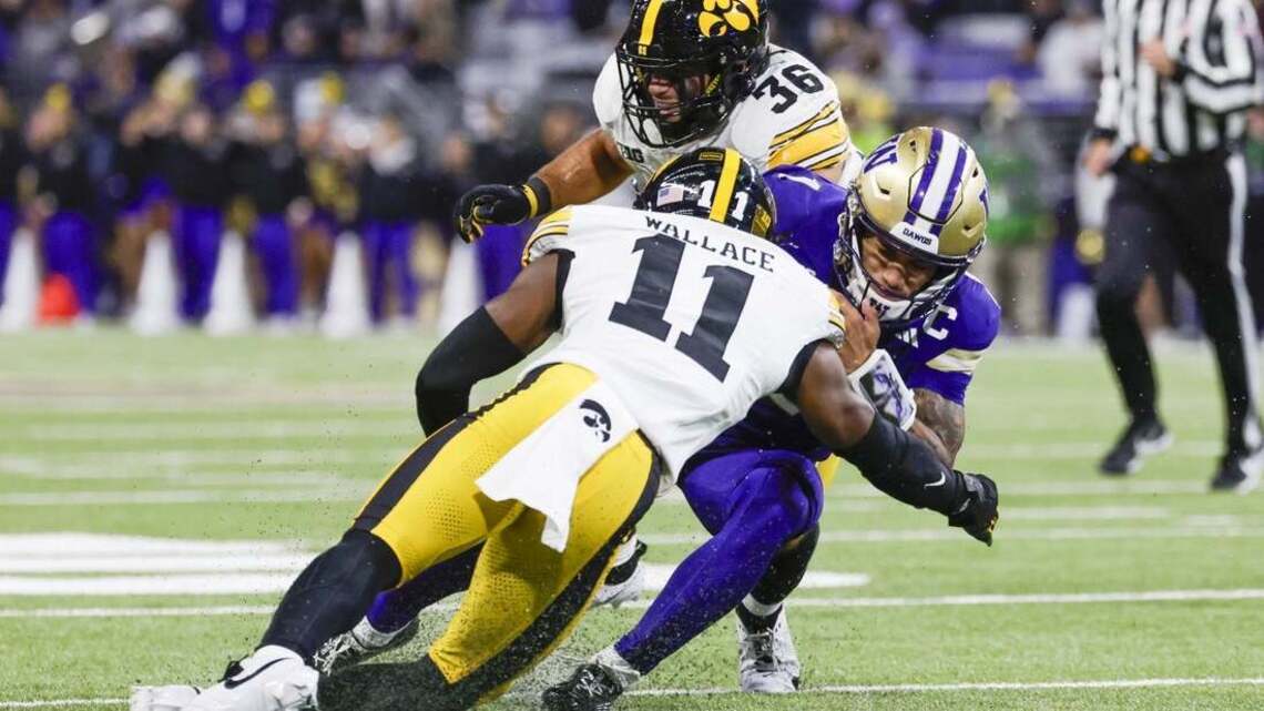 Washington QB Demond Williams Jr. exits Iowa game due to injury 