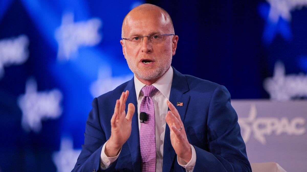 FILE PHOTO: Brendan Carr, FCC Chairman, attends the Conservative Political Action Conference (CPAC) USA 2026 at the Gaylord Texan Resort and Convention Center, in Grapevine, Texas, U.S., March 27, 2026.  REUTERS/Daniel Cole/File Photo