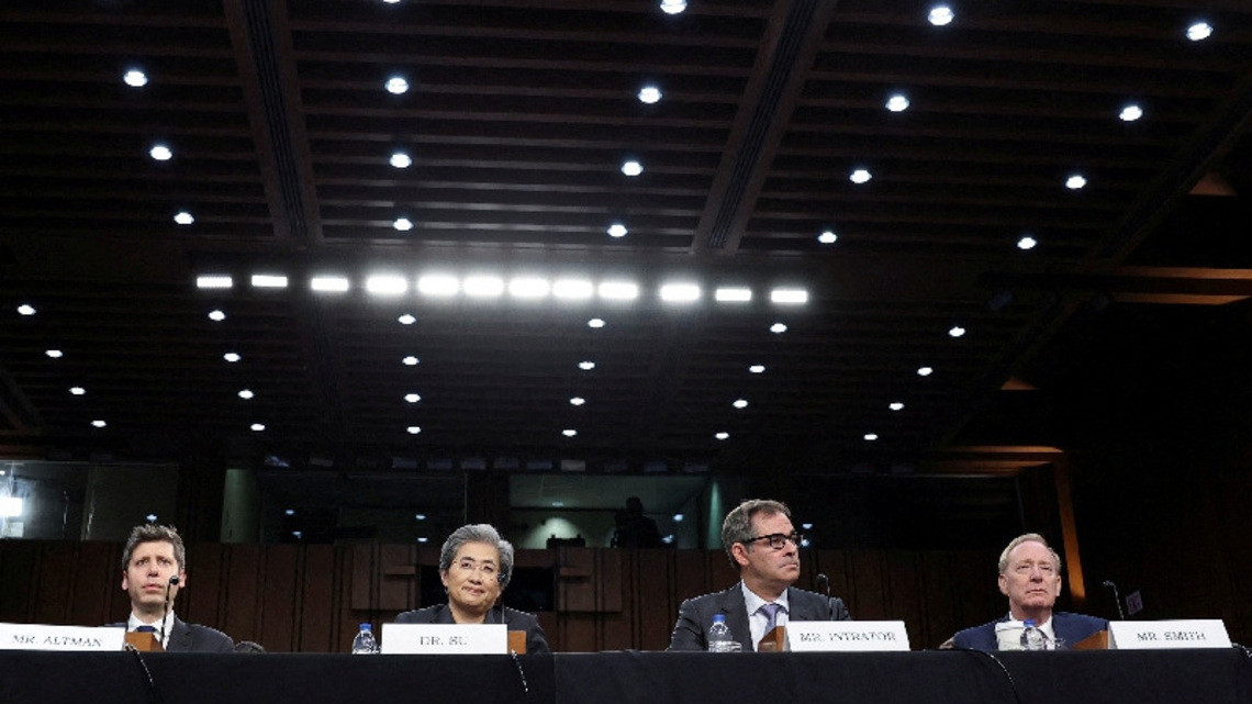 US senators weigh requiring AI giants to commit to preventing catastrophe 