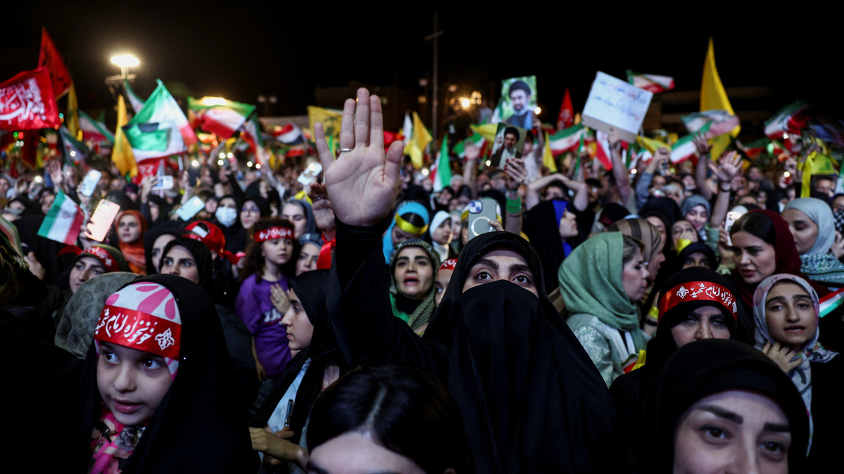 People chant during an anti-U.S. and Israeli rally after Iran's missile attack on Israel, in Tehran, Iran, June 7, 2026. Majid Asgaripour/WANA (West Asia News Agency) via REUTERS