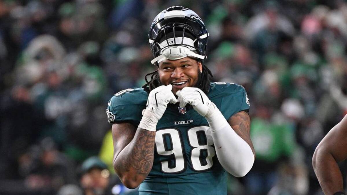  Eagles defensive tackle Jalen Carter is extension-eligible, but he is a risk duo to past issues on and off the field. | Eric Hartline-Imagn Images 