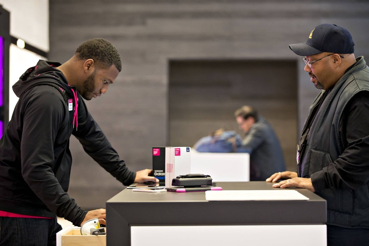  T-Mobile customers can no longer take screenshots of customer support chats in the T-Life app. 