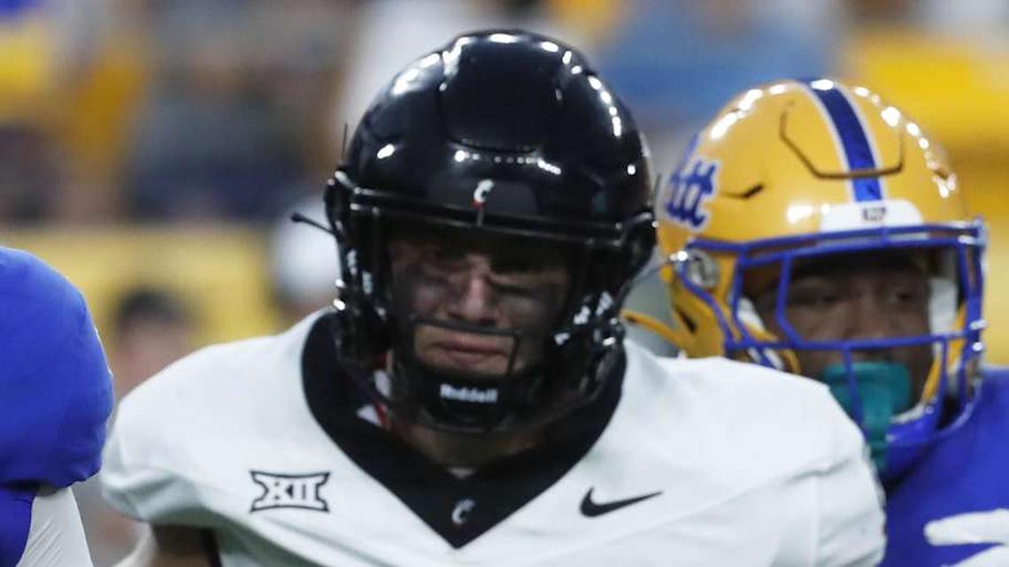  Sep 9, 2023; Pittsburgh, Pennsylvania, USA; Pittsburgh Panthers quarterback Phil Jurkovec (5) scrambles with the ball as Cincinnati Bearcats linebacker Jack Dingle (49) chases during the second quarter at Acrisure Stadium. Mandatory Credit: Charles LeClaire-Imagn Images | Charles LeClaire-Imagn Images 