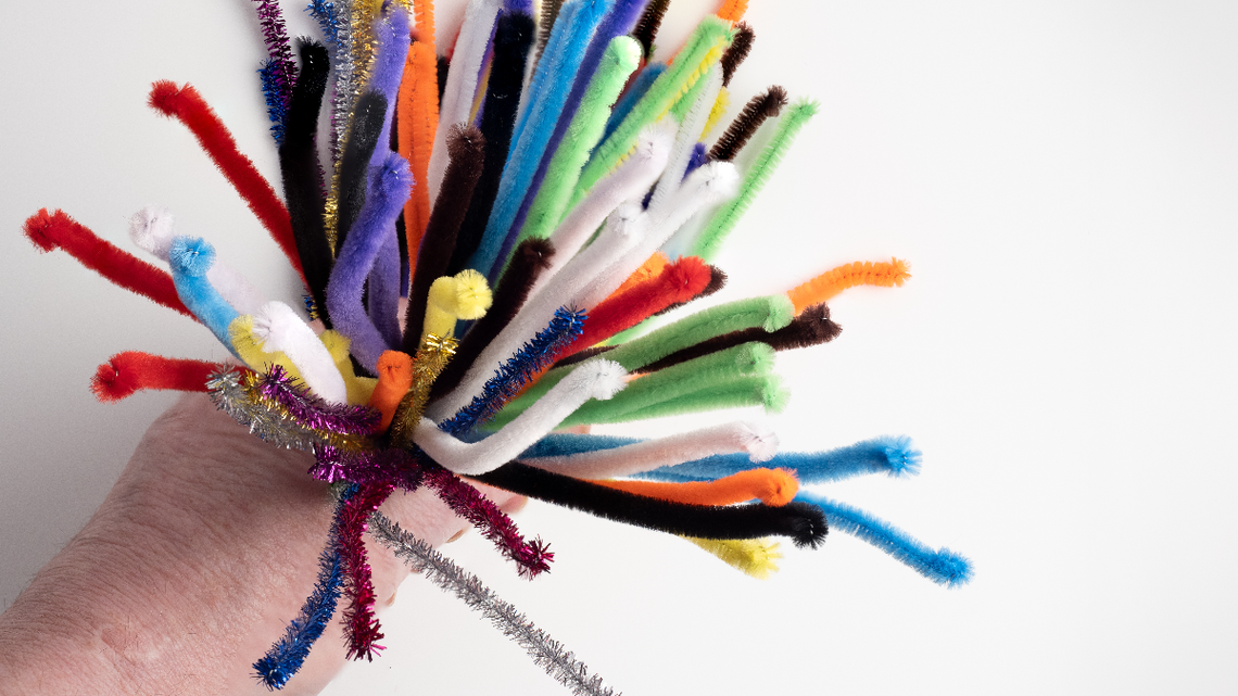 Watch a DIYer Turn Pipe Cleaners Into the Most Gorgeous Calla Lilies 