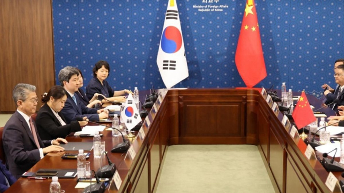 South Korea's First Vice Foreign Minister Kim Hong-kyun (L) holds a strategic dialogue with his Chinese counterpart, Ma Zhaoxu (R), at the foreign ministry in Seoul, South Korea. Photo by YONHAP / EPA