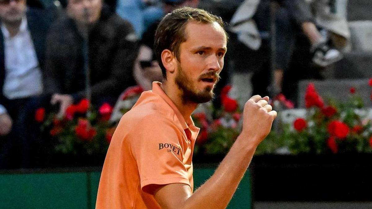  Daniil Medvedev faced Jannik Sinner twice this spring. | Silvia Lore/Getty Images 