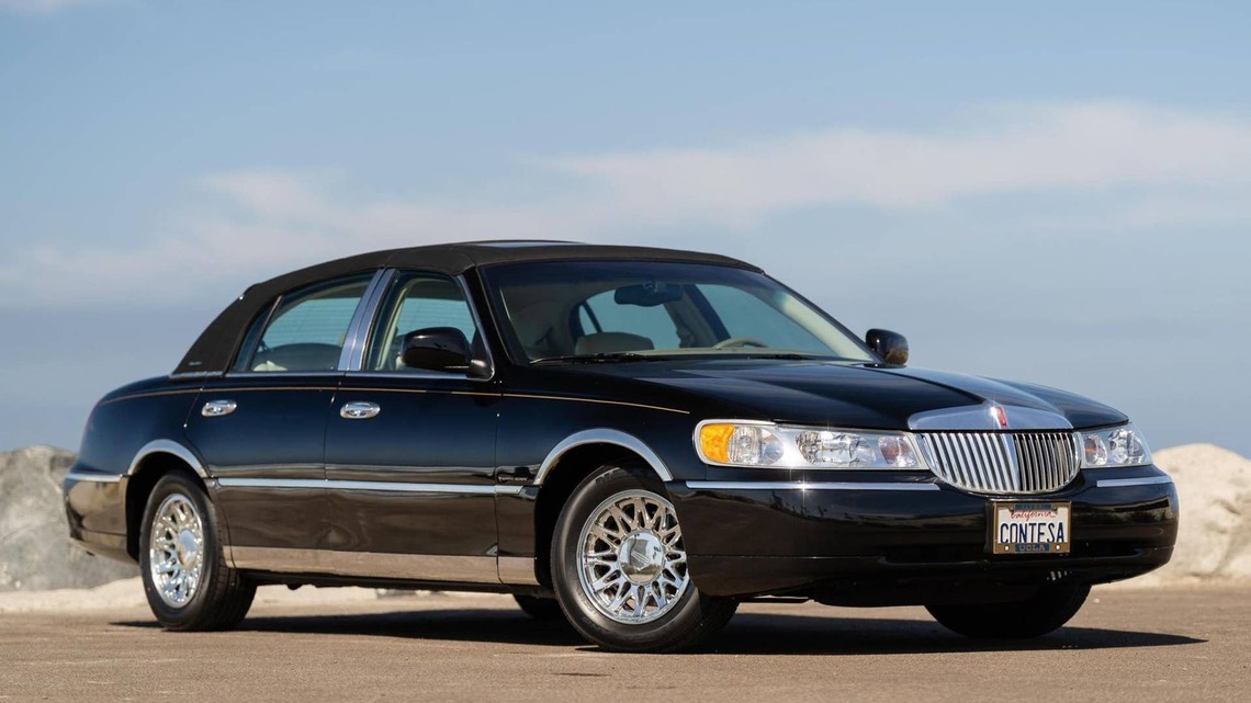 2001 Lincoln Town Car Signature for Sale With 31,400 Miles
