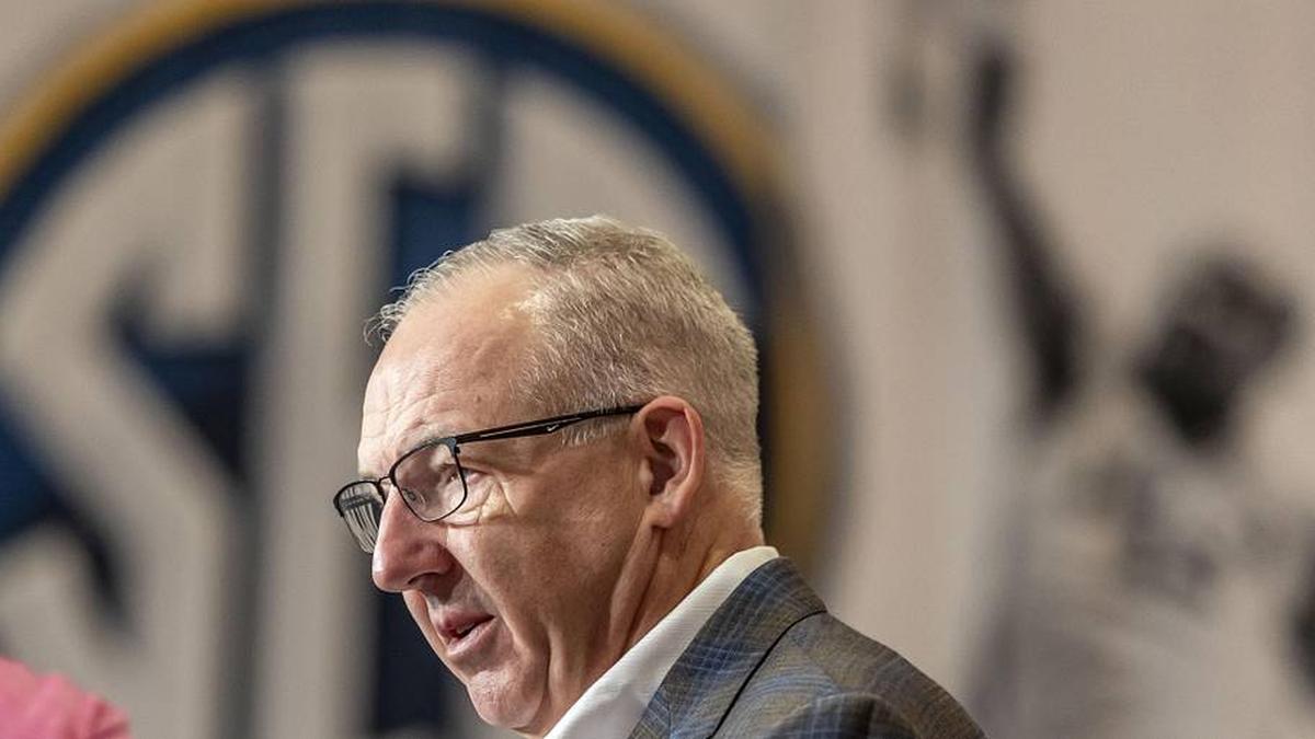  Oct 14, 2025; Birmingham, AL, USA; SEC commissioner Greg Sankey talks with staff before SEC Media Days at Grand Bohemian Hotel. Mandatory Credit: Vasha Hunt-Imagn Images | Vasha Hunt-Imagn Images 