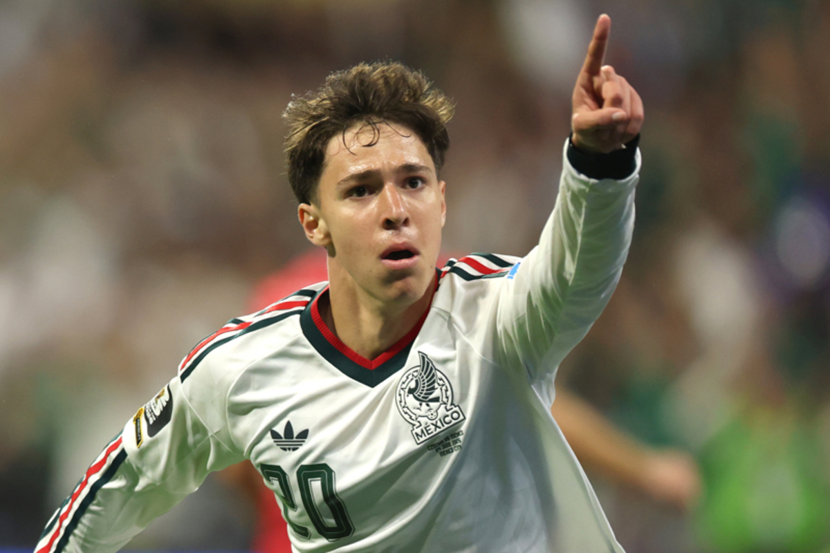  AMDEP7274. CIUDAD DE MÉXICO (MÉXICO), 24/06/2026.- Mateo Chávez de México celebra un gol este miércoles, en un partido del grupo A del Mundial de la FIFA 2026 entre República Checa y México en el estadio Azteca en Ciudad de México (México). EFE/ Isaac Esquivel