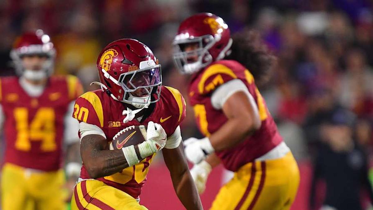  Nov 7, 2025; Los Angeles, California, USA; Southern California Trojans running back King Miller (30) runs the ball against the Northwestern Wildcats during the second half at the Los Angeles Memorial Coliseum. Mandatory Credit: Gary A. Vasquez-Imagn Images | Gary A. Vasquez-Imagn Images 