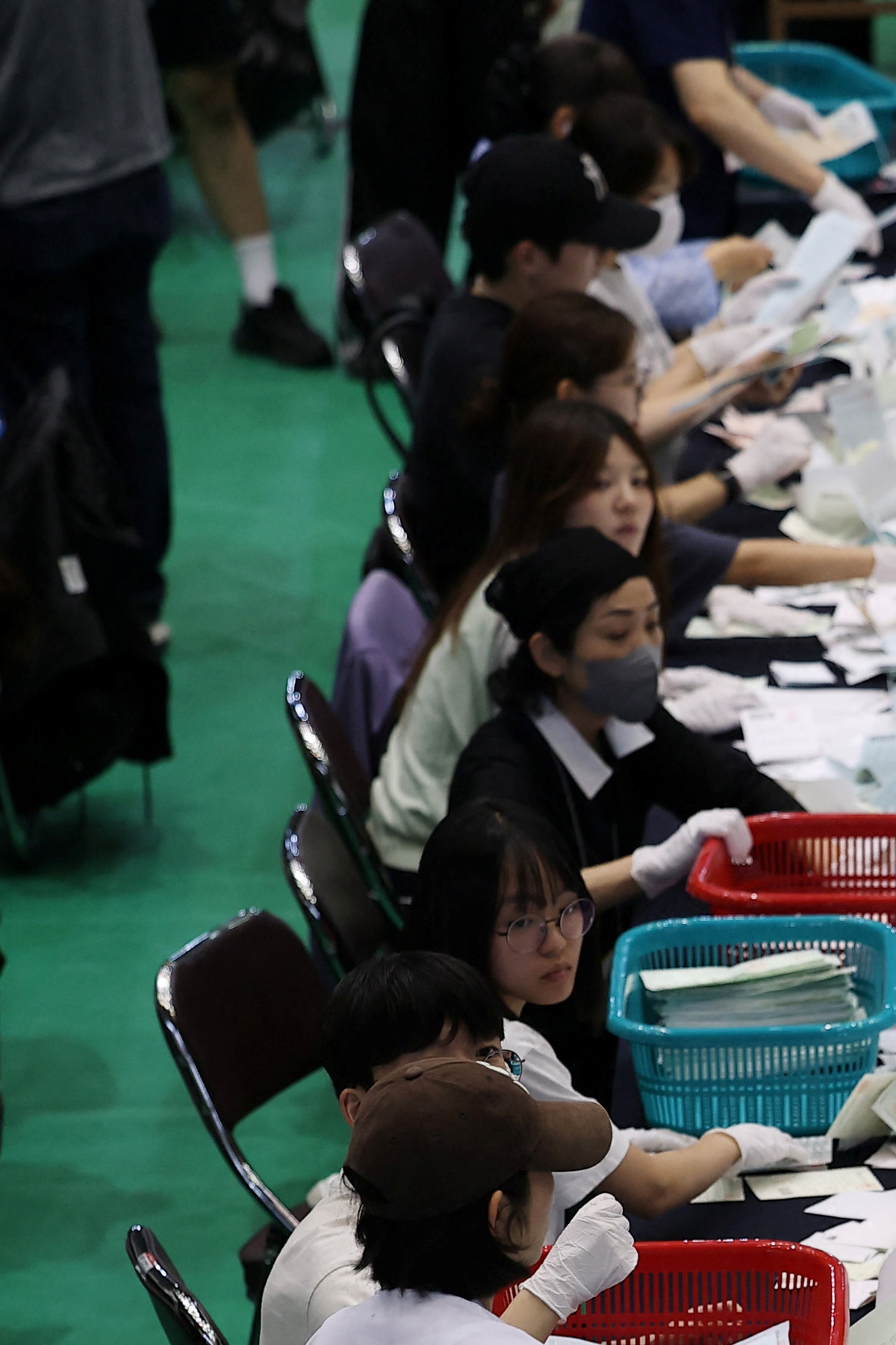 Election officials count the ballots for local elections in Seoul, South Korea, June 3, 2026.     REUTERS/Kim Hong-Ji