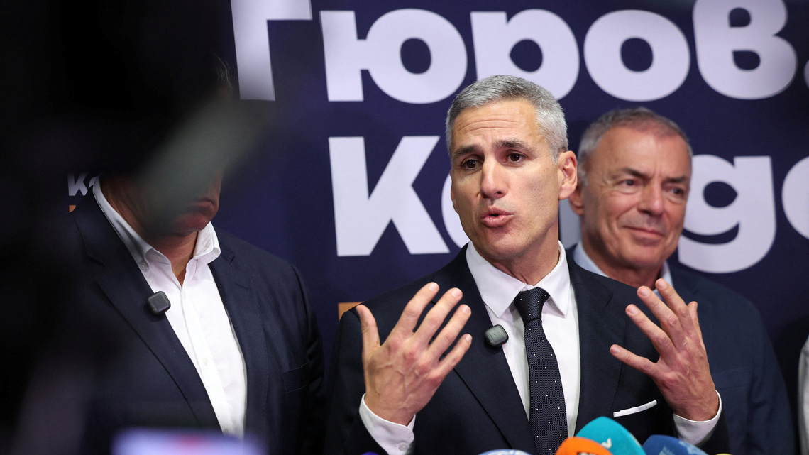 Bulgaria heads to presidential runoff after close vote